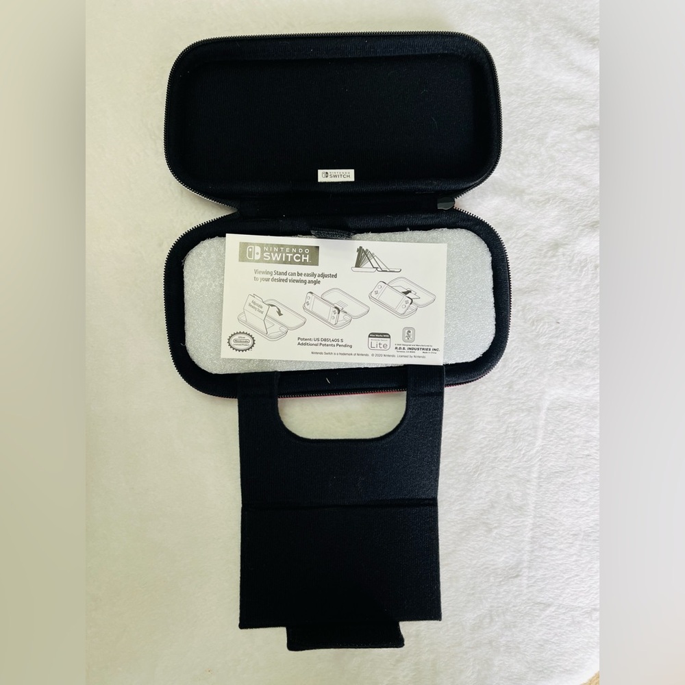 Nitendo Switch Lite black zippered case - Picture 3 of 3